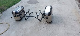 Honda kufre Africa twin - 1