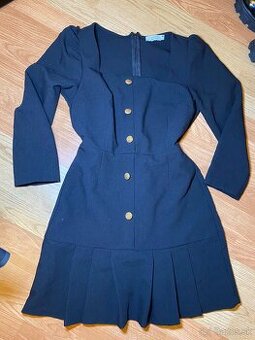 Reserved čierne šaty – S