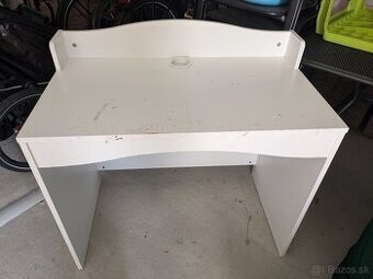 darujem biely písací stolík