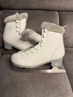 Dievčenské korčule 32