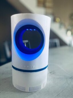 Svietidlo proti komárom a muchám