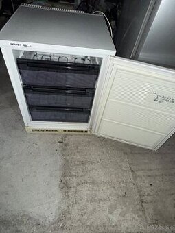 Predam zachovalu mrazničku Candy