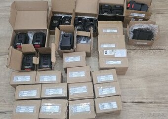 Adaptéry a redukcie na aku batérie rôznych značiek