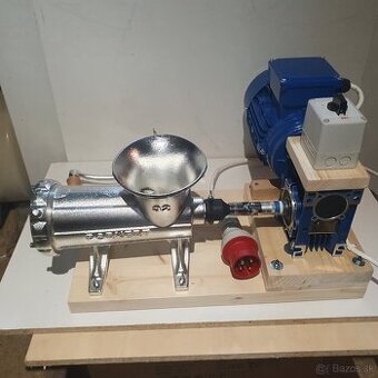 Predám elektrické mlynčeky na mäso, plničky a miešačky mäsa