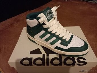 Tenisky značky Adidas