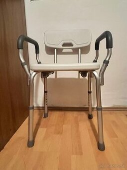 Stolička do sprchy