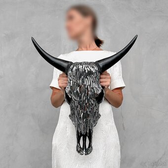 Autentická zrkadlovou mozaikou zdobená lebka býka - Taurus