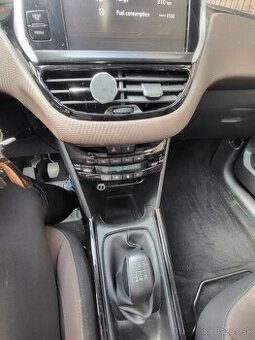 Peugeot 2008, benzin, 60kw, manuál, biela metalíza