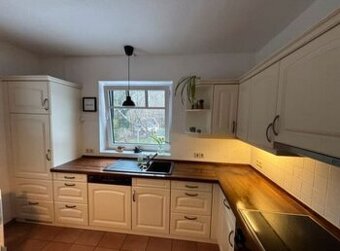 Venkovská krémová kuchyně se spotřebiči,6326