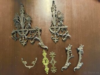 Starozitne kovania a konzoly