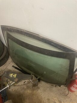 Predám čelne a zadné sklo na Mercedes c220 w203 sedan