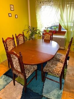 Jedálenský stôl a stoličky