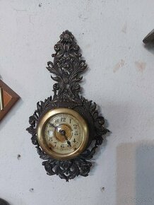 Predám funkčné starožitné nástenné kovové hodiny 1910 85 € - 1