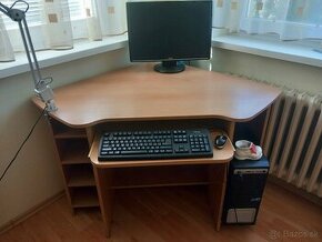 Predám zachovalý a výkonný stacionárny PC aj so stolom - 1