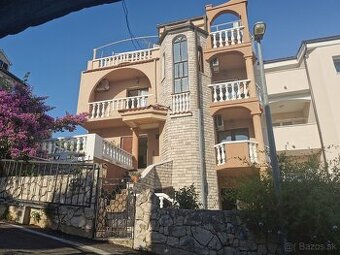 Dom pri mori v Chorvátsku so 6 apartmánmi.
