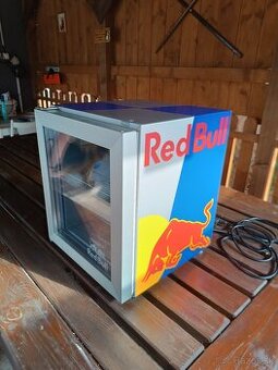 Predám mini chladničku red bull