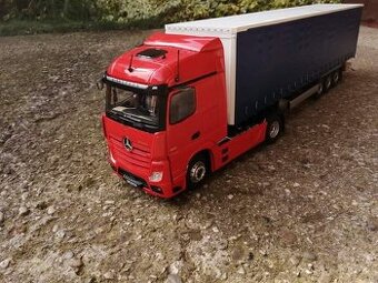 Predám model Kamiónu Mercedes Benz Actros spolu s návesom
