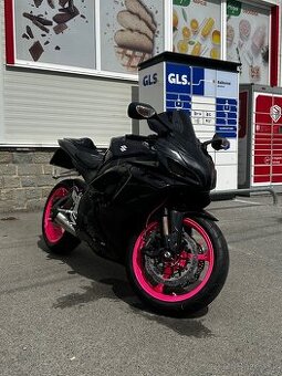 SUZUKI GSXR 750