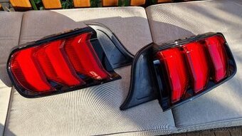 Predám zadné US svetlá pre Ford Mustang 2015-2023