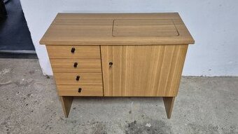 Predám stolový šijací stroj značky Veritas