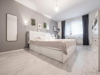 Veľký 3-izbový byt- 2x balkón- Klimatizácia