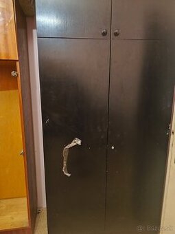 Starý nepotrebný nábytok a všelijaké veci