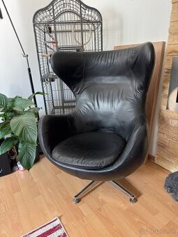 Kreslo Ušiak kožené Arne Jacobsen Ægg