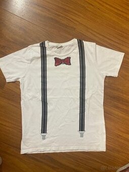 Tričko s čiernymi trakmi a motýlikom, veľ. 152 cm