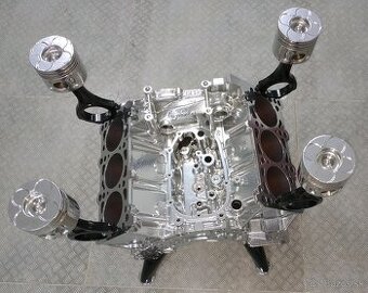 Predám konferenčný stolík z bloku motora Audi,Mustang,BMW