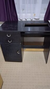 Stolík pod šijací stroj