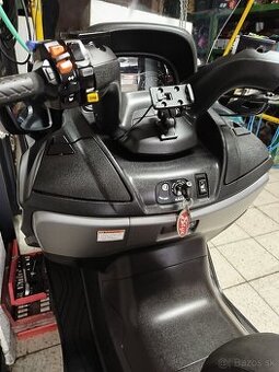 Suzuki Burgman 650 executive.