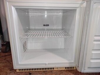 Mraznička Whirlpool