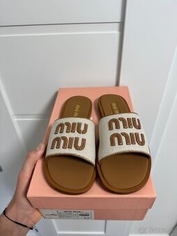 Miu Miu appliqué-logo slides