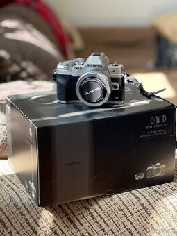 Olympus OM-D E-M10 Mark IV