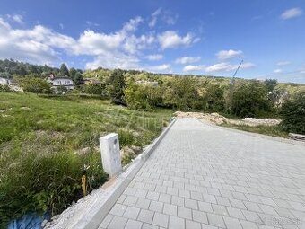 Slnečný pozemok pre RD, 768m2, všetky IS, akt UPI, BA-…