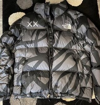 The north face x kaws bunda