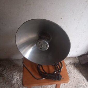 Retro ohrievač- rozmery: priemer 28cm výška 40cm funkčný.