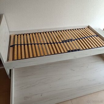 Jednolôžková posteľ  + s nástennou poličkou