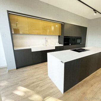 Kuchyňa HANÁK s ostrovom, nová, výstavná vzorka