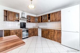 Na prenájom dvojgeneračný rodinný dom v obci Čaňa.