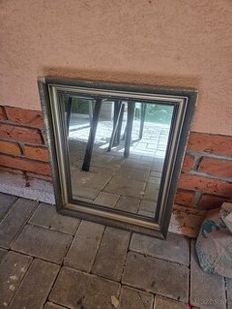 Staré nástenné zrkadlo