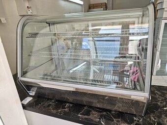 Predám chladiacu vitrínu na predaj zákuskov
