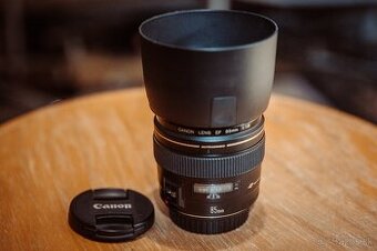 Canon EF 85mm f/1.8 USM