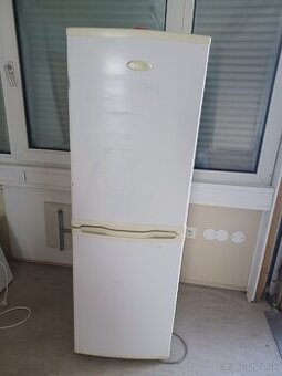 Chladnička s nrazničkou