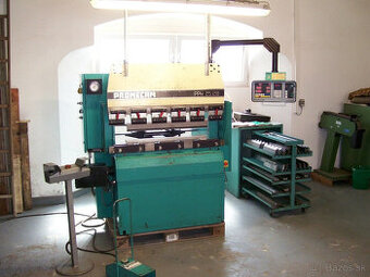 CNC ohraňovací lis Promecam PPH 25.12 B s rozsiahlym nástroj