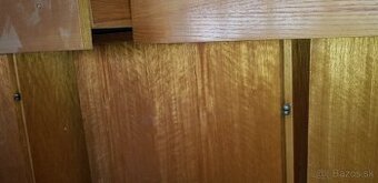 Darujem posteľ, skrine