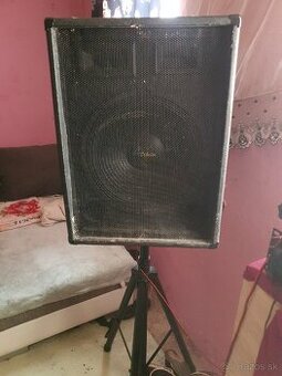 Mix plut zosilňovač  a reproduktor a stojan