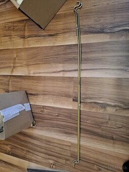 Felicia podpera kapoty