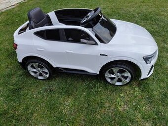 Elektrické autíčko Audi E-Tron Sportback 4x4 biele