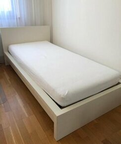 Biela  postel IKEA